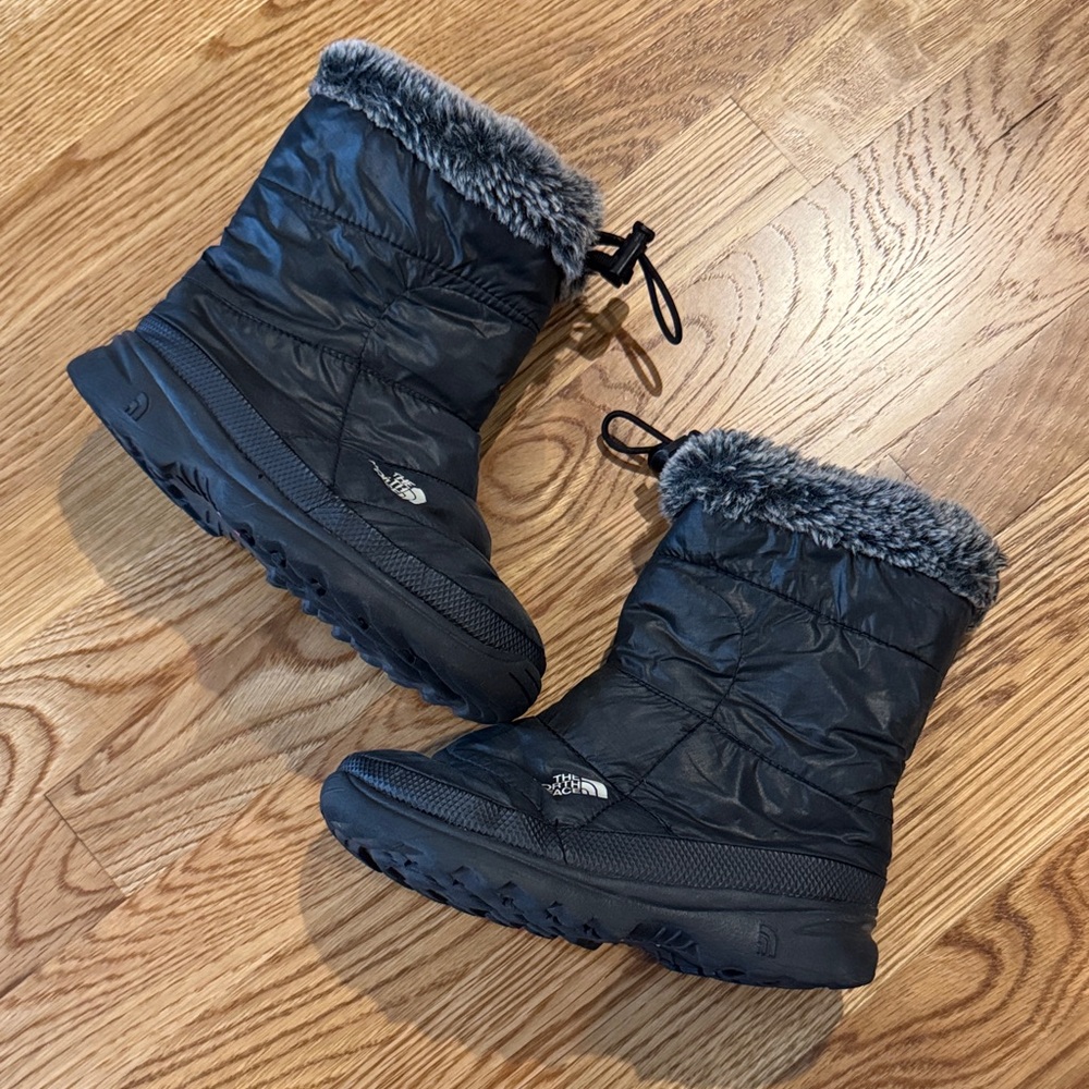 Kids youth North Face snow boots size 1